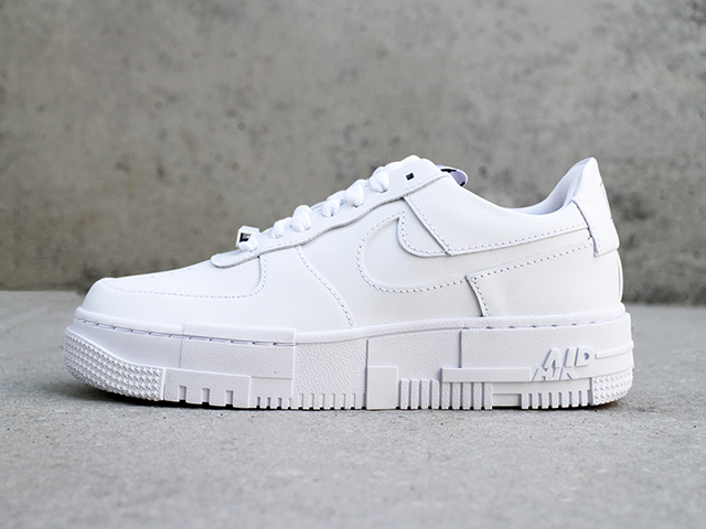WMNS AIR FORCE 1 PIXEL “WHITE/BLACK”01