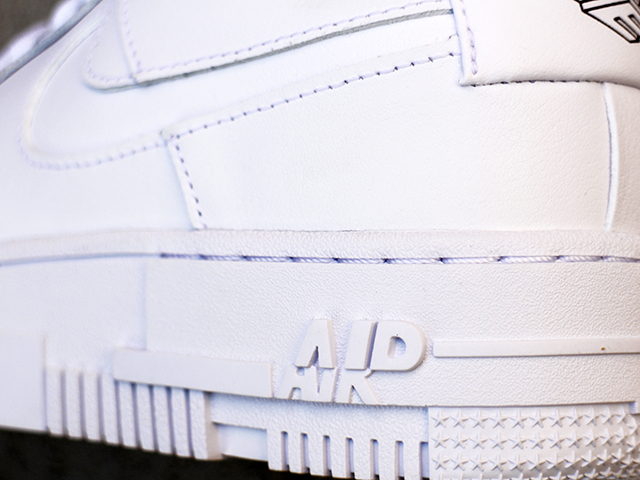 WMNS AIR FORCE 1 PIXEL “WHITE/BLACK”01