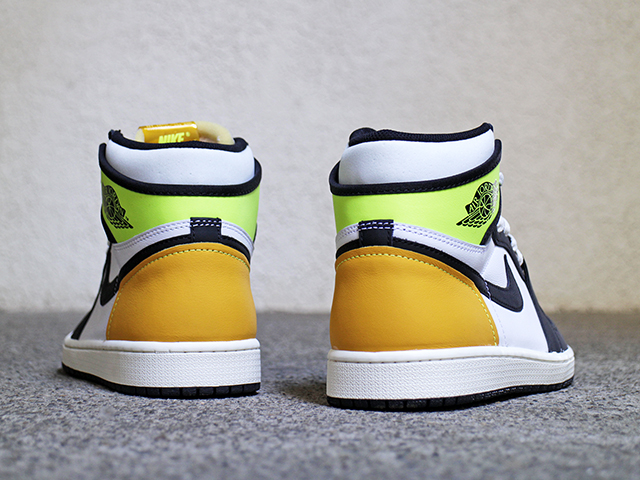 AIR JORDAN 1 RETRO HIGH OG “VOLT/UNIVERSITY GOLD”01