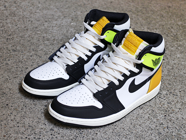 AIR JORDAN 1 RETRO HIGH OG “VOLT/UNIVERSITY GOLD”01