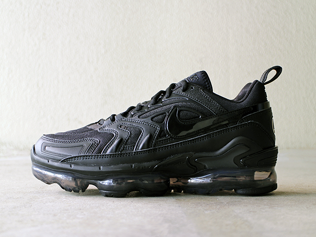 AIR VAPORMAX EVO “TRIPLE BLACK”01