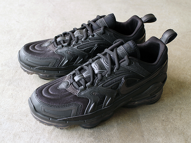 AIR VAPORMAX EVO “TRIPLE BLACK”01