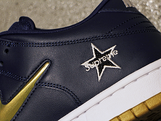 SB DUNK LOW OG QS “SUPREME” METALLIC GOLD/NAVY01