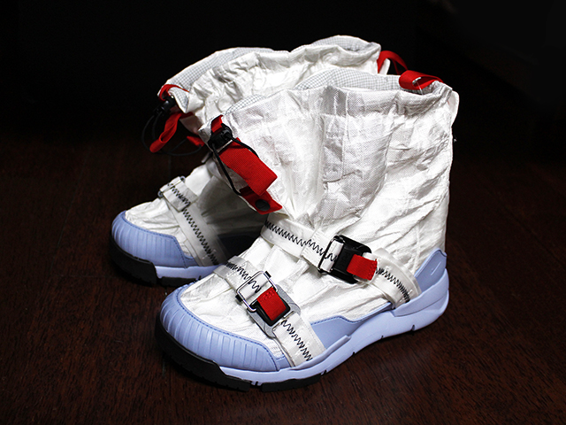 MARS YARD OVERSHOE01