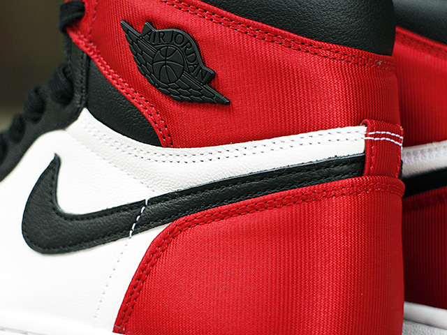 WMNS AIR JORDAN 1 RETRO HIGH OG “SATIN BLACK TOE”01