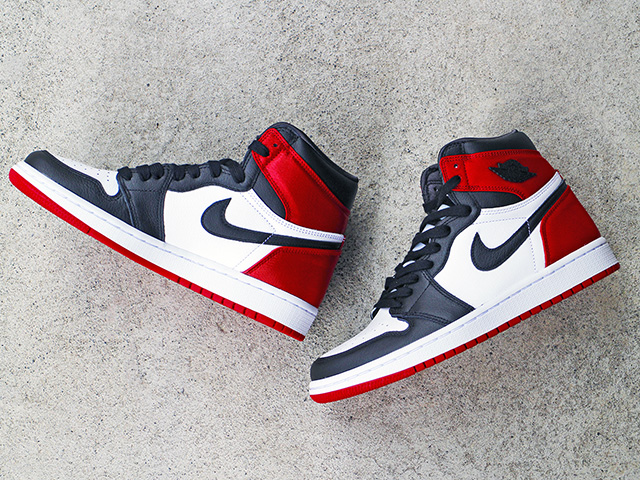 WMNS AIR JORDAN 1 RETRO HIGH OG “SATIN BLACK TOE”01