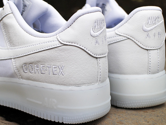 AIR FORCE 1 “GORE-TEX TRIPLE WHITE”01