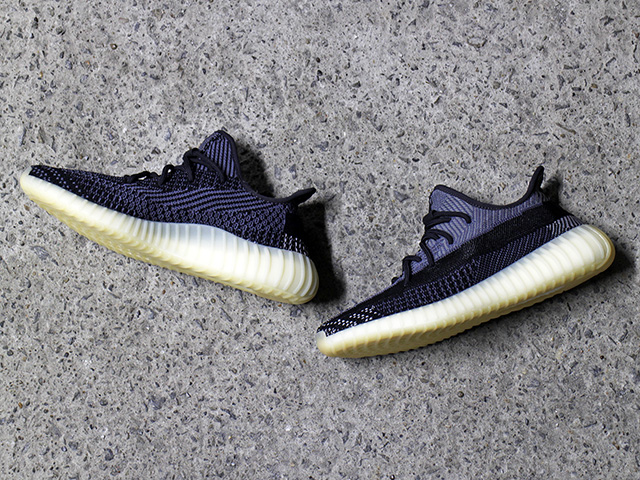 YEEZY BOOST 350 V2 “CARBON”01
