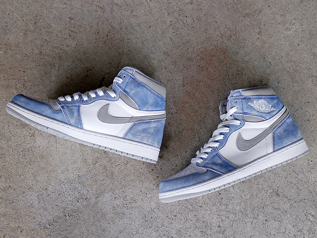 AIR JORDAN 1 RETRO HIGH OG “HYPER ROYAL/LIGHT SMOKE GREY”01