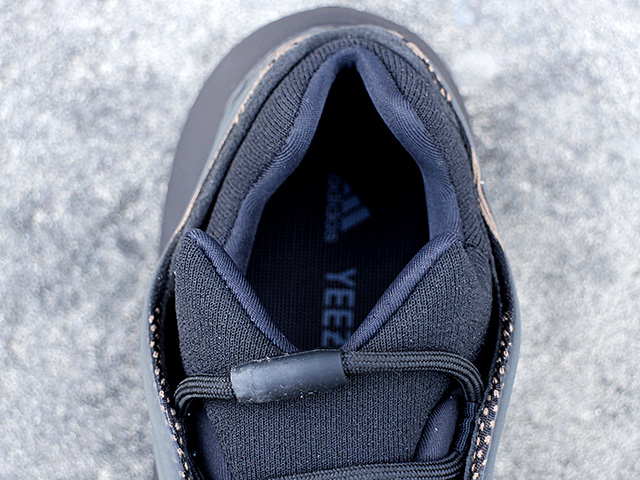 YEEZY 700 V3 “EREMIEL”01