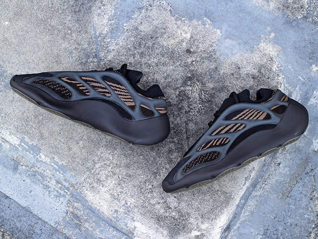 YEEZY 700 V3 “EREMIEL”01