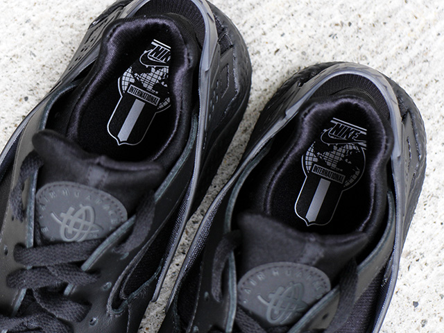 AIR HUARACHE “TRIPLE BLACK”01