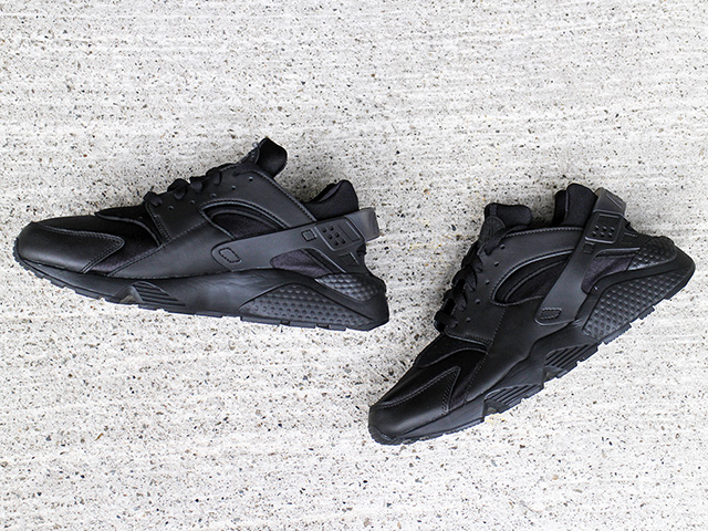 AIR HUARACHE “TRIPLE BLACK”01