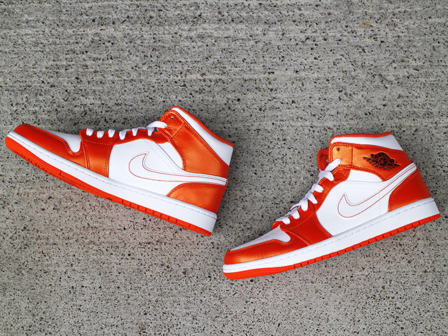 AIR JORDAN 1 MID SE “ELECTRO ORANGE”01