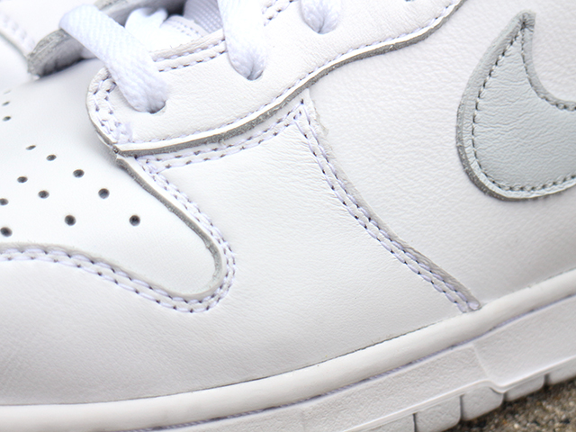 DUNK HI SP “WHITE/PURE PLATINUM”01