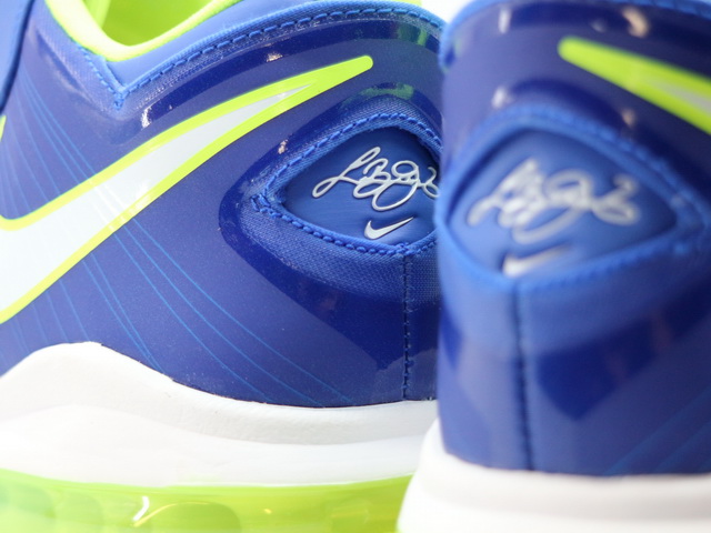 LEBRON 8 V/2 LOW QS DN1581-400 - 5