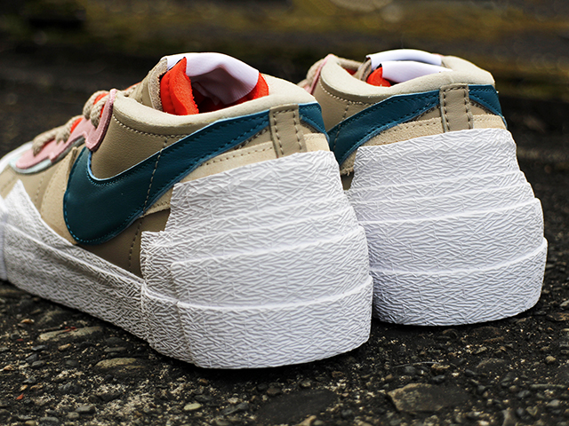 BLAZER LOW “SACAI x KAWS” BRIGHT SPRUCE01