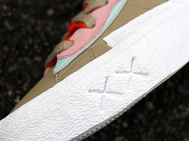 BLAZER LOW “SACAI x KAWS” BRIGHT SPRUCE01