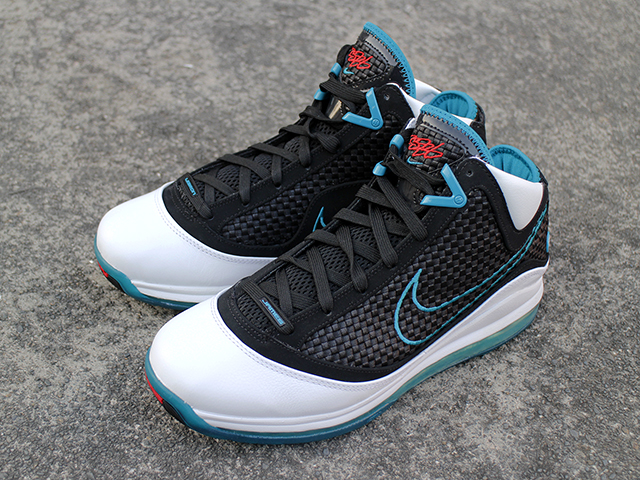 LEBRON 7 QS “RED CARPET”01