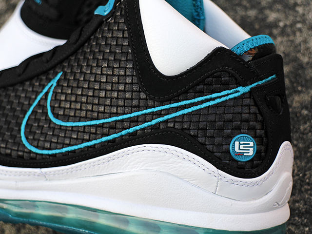 LEBRON 7 QS “RED CARPET”01