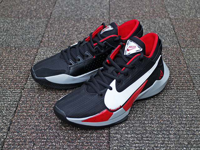 ZOOM FREAK 2 BLACK/WHITE-UNIVERSITY RED01