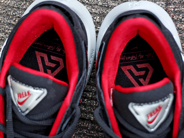 ZOOM FREAK 2 BLACK/WHITE-UNIVERSITY RED01