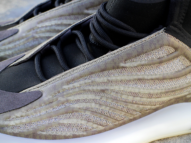 YEEZY QNTM “BARIUM”01