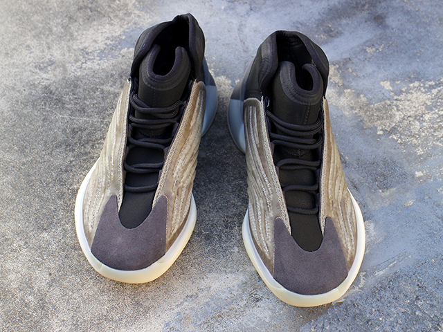 YEEZY QNTM “BARIUM”01