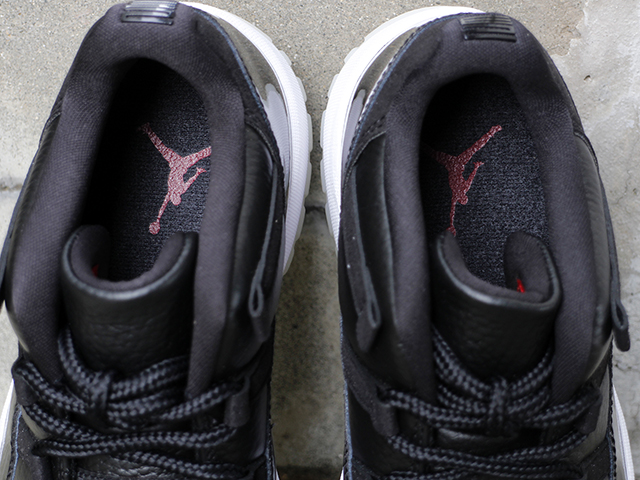 AIR JORDAN 11 RETRO LOW “72-10”01