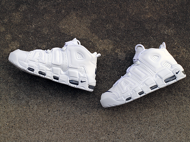 AIR MORE UPTEMPO 96 WHITE/MIDNIGHT NAVY01
