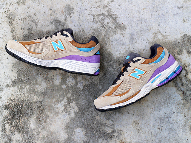 NEW BALANCE M2002R WA BEIGE/PURPLE01