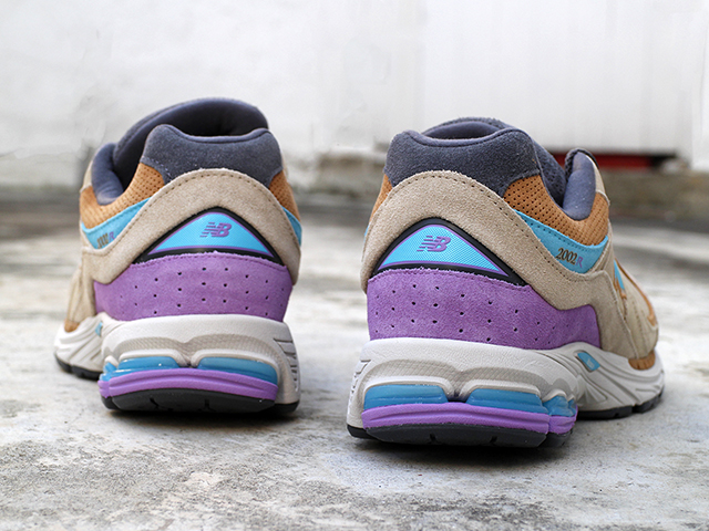 NEW BALANCE M2002R WA BEIGE/PURPLE01
