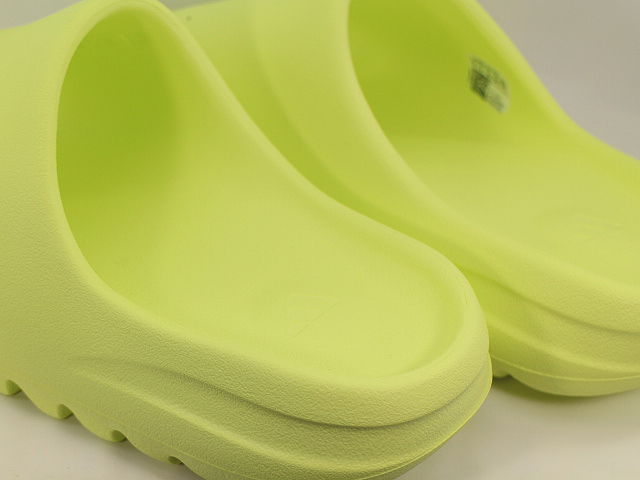 YEEZY SLIDE HQ6447 - 6