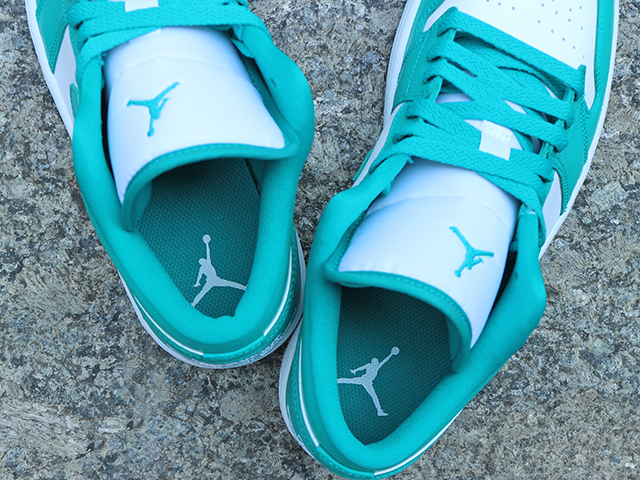 WMNS AIR JORDAN 1 LOW “NEW EMERALD”01