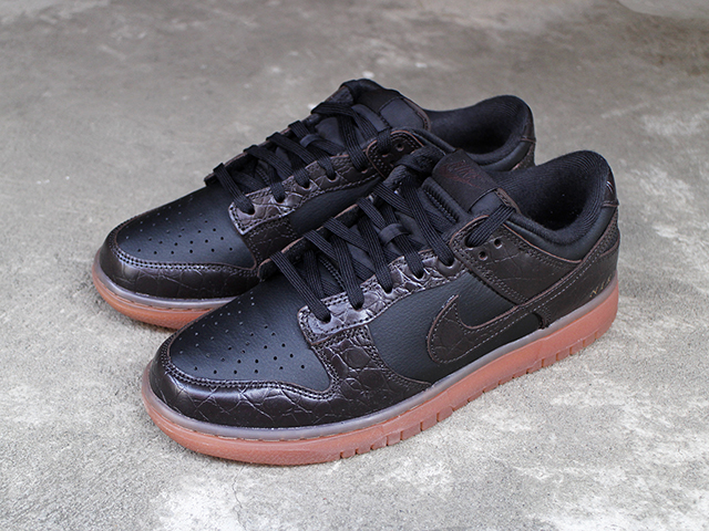 DUNK LOW SE “BLACK/VELVET BROWN”01