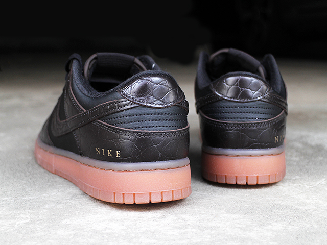 DUNK LOW SE “BLACK/VELVET BROWN”01