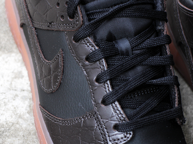 DUNK LOW SE “BLACK/VELVET BROWN”01