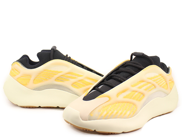 YEEZY BOOST 700 V3 HP5425 - 1