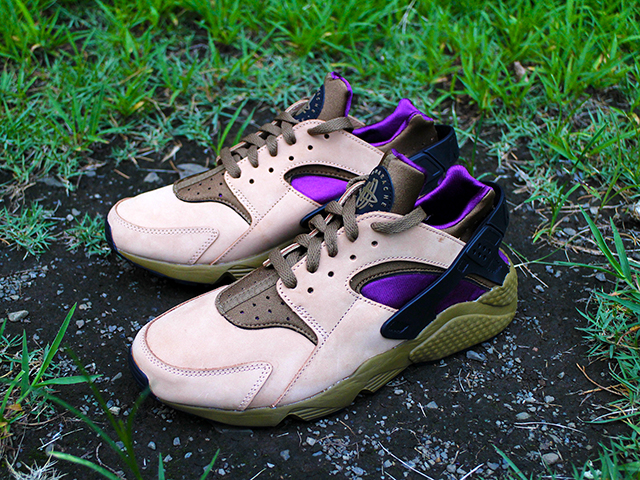 AIR HUARACHE LE PRALINE/UMBER-VINE-BLACK01
