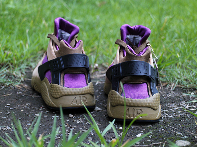 AIR HUARACHE LE PRALINE/UMBER-VINE-BLACK01