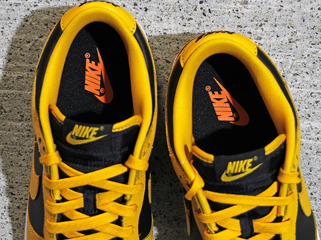 DUNK LOW RETRO “IOWA”01