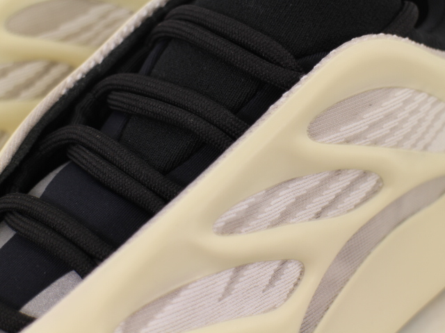 YEEZY BOOST 700 V3 FW4980 - 4