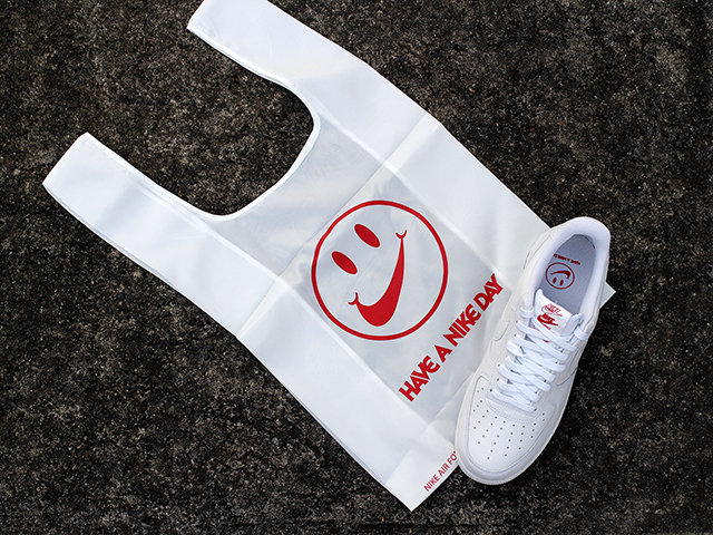 AIR FORCE 1 07 LX “WHITE BAG”01