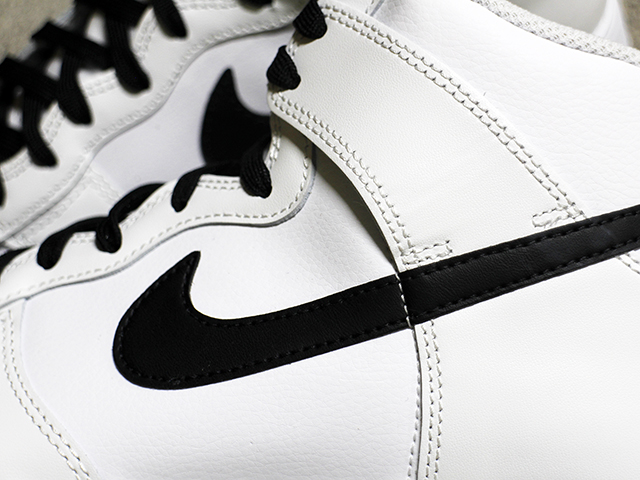 DUNK HI RETRO “WHITE/BLACK”01