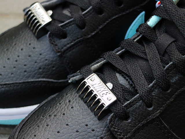 DUNK LOW SE “BARBER SHOP” BLACK01