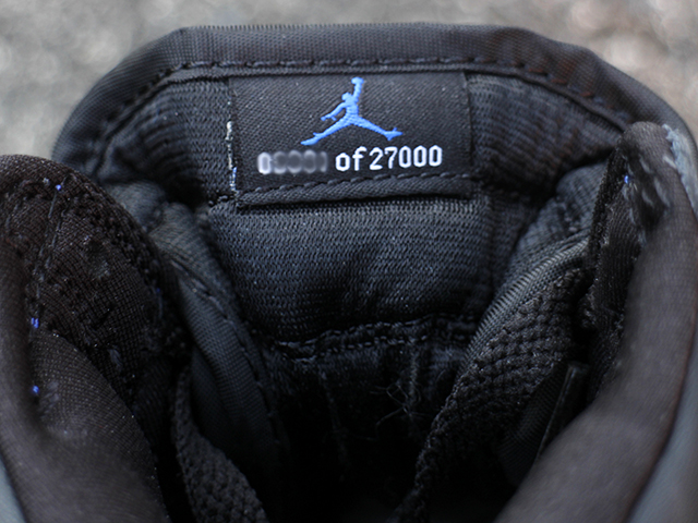 AIR JORDAN 1 RETRO 2001 ROYAL BLUE01