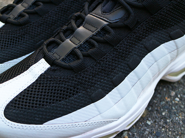 AIR MAX 95 ULTRA ESSENTIAL “BLACK-WHITE”01
