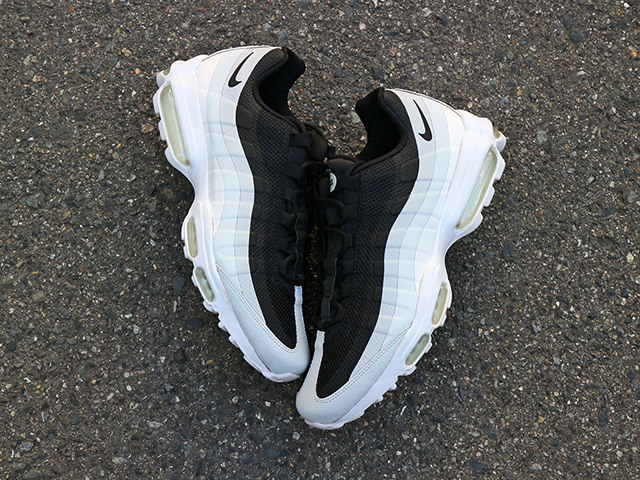 AIR MAX 95 ULTRA ESSENTIAL “BLACK-WHITE”01