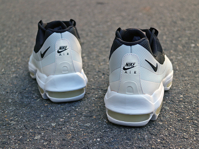 AIR MAX 95 ULTRA ESSENTIAL “BLACK-WHITE”01