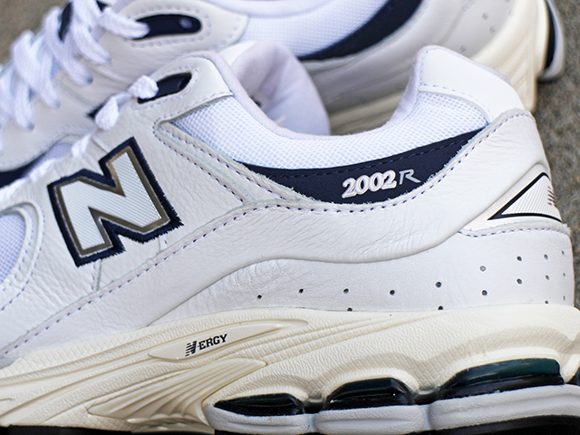 NEW BALANCE M2002R HQ “WHITE/NAVY”01